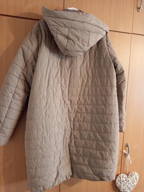 Béžová bunda, 40