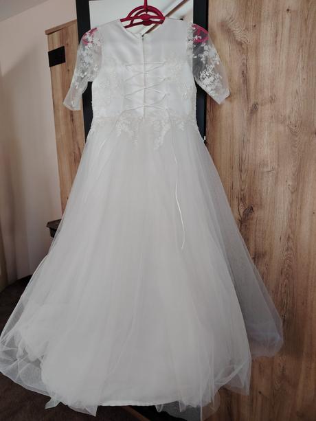 Šaty na prvé sväté prijímanie, 134