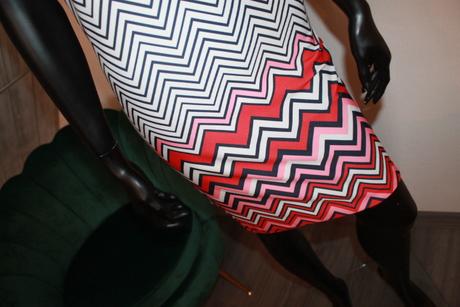 Šaty s odhaleným plecom, xs