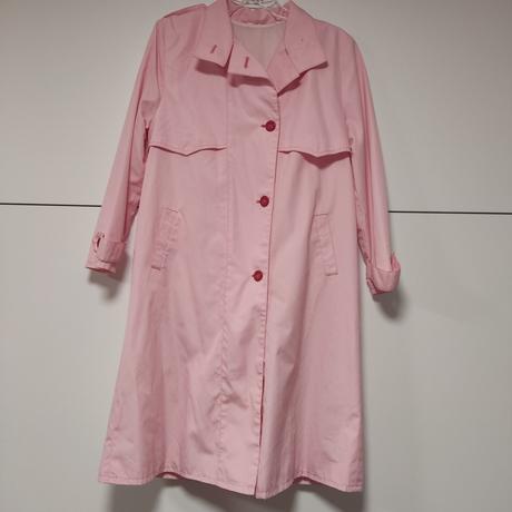 Ružový trenčkot, 38