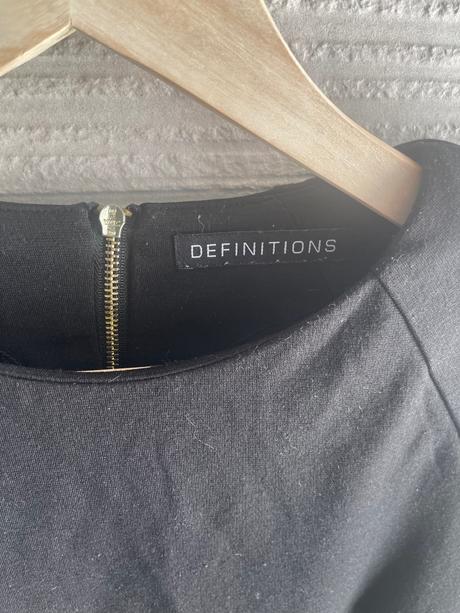 Jednoduché hrubé šaty, s