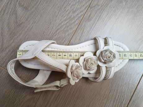 Biele sandále, graceland,31
