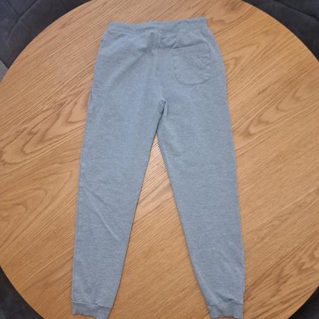 Tepláky lelosi, 152