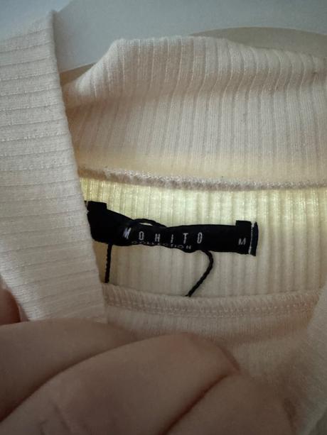 Bežove tričko so stojačikom, mohito,m