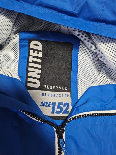 Tmavomodrá bunda, reserved,152