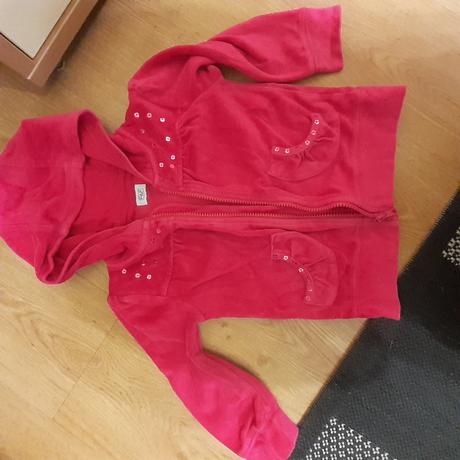 Mikinka zamatová, 98