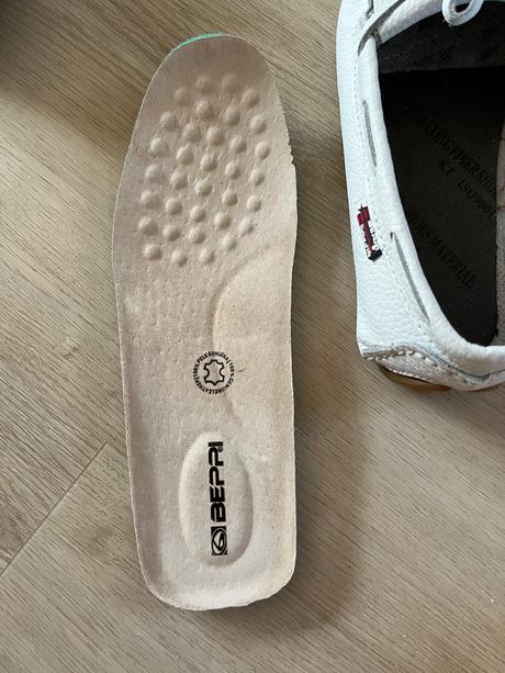 Celokozene mokasiny, 37