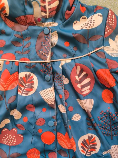 Nepremokavý kabátik, 104