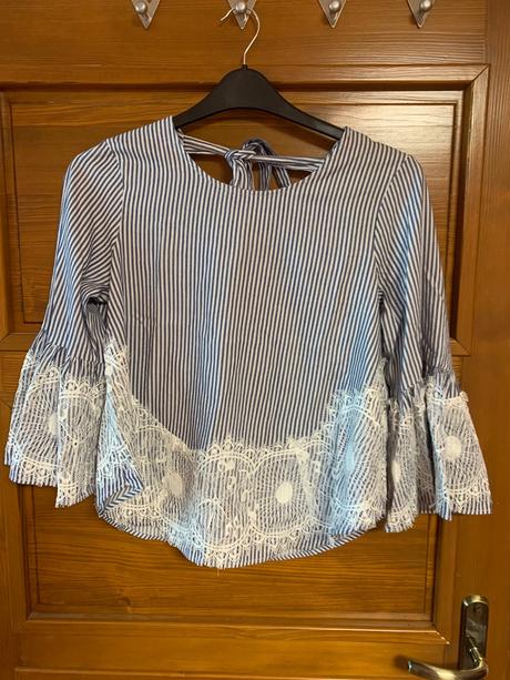 Modro-biela blúzka s čipkou, lindex,s