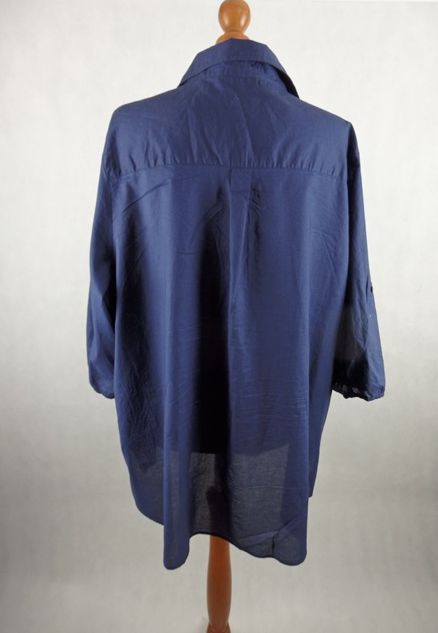 Tmavomodrá pekná blúzka, 54