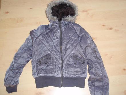 Bunda leskla seda, s