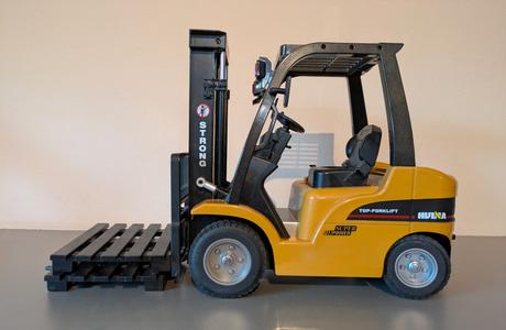 Rc kovový vysokozdvižný vozík hn577 na diaľkové,