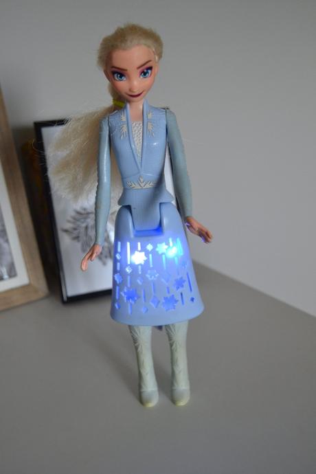 Svietiaca bábika elsa ľadové kráľovstvo 2 hasbro,