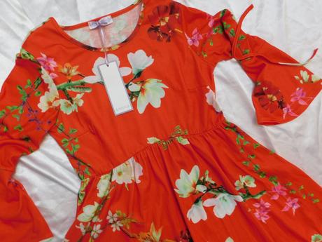 Velmi pekne šaty, 34