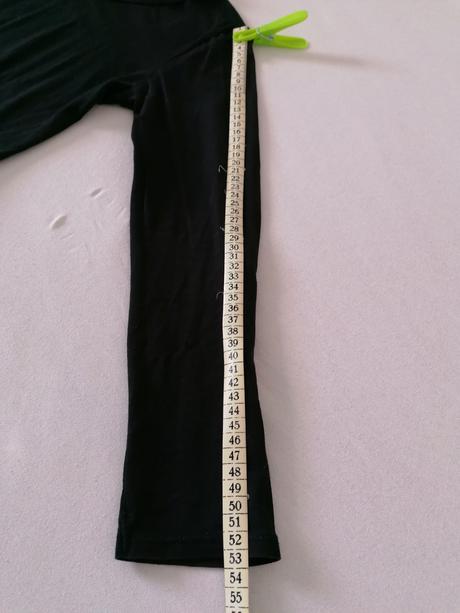 Šaty s nášivkami, s