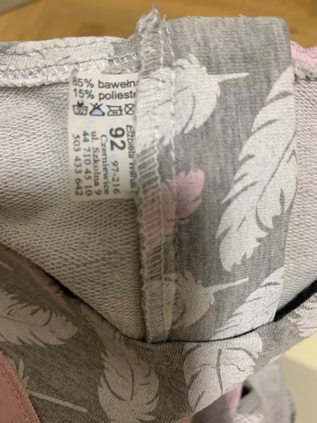 Detské sivé šaty s pierkami, 92