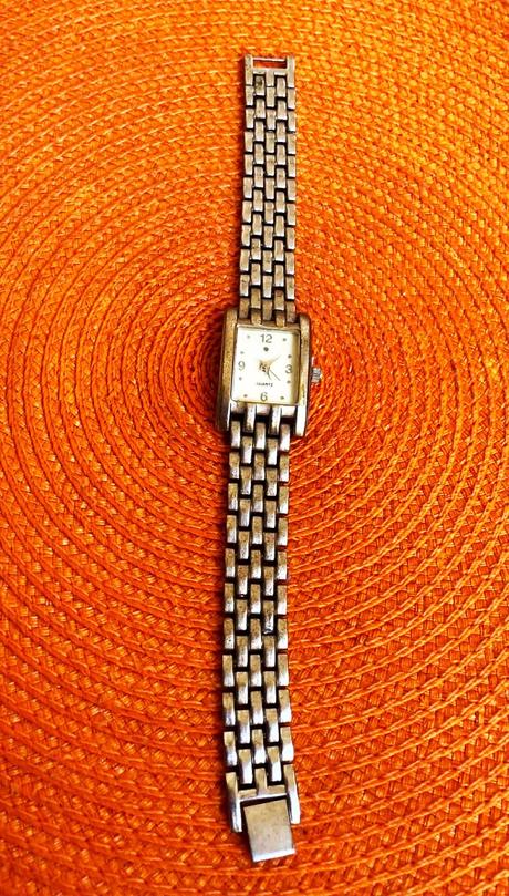 Staré náramkové hodinky,