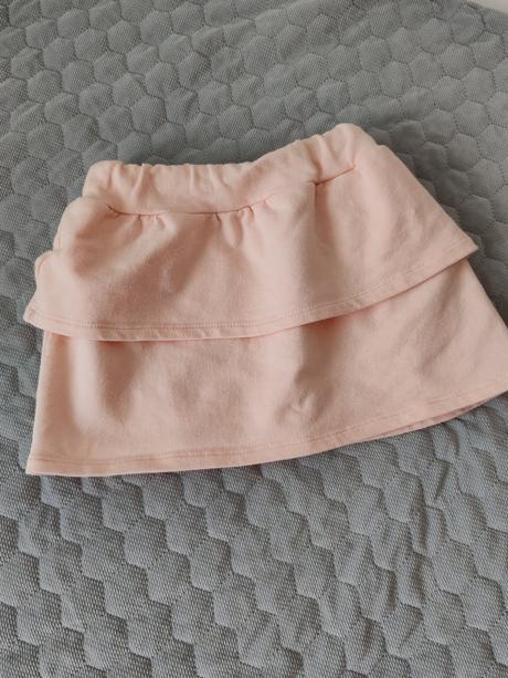 Sukňa, i ako sukňolegíny, 92