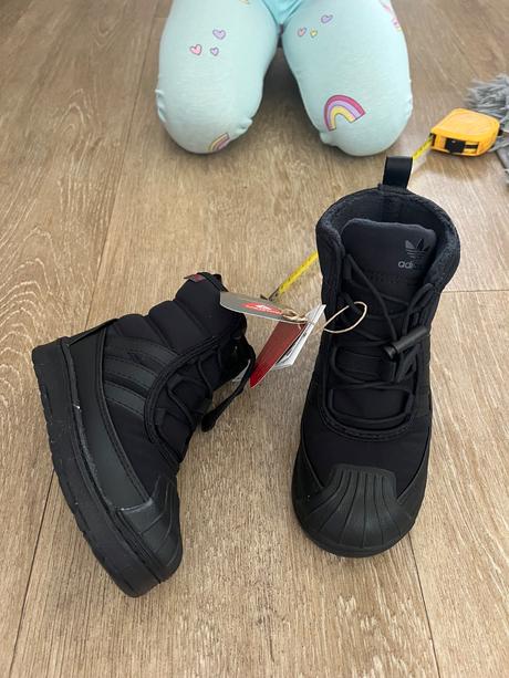 Snehule, adidas,25
