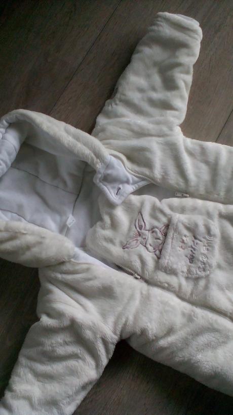 Teply fusak s otvormi do autosedačky, 