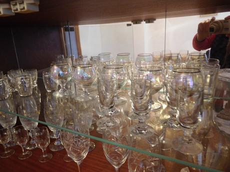 Sklenené poháre poháriky na nožičke,,