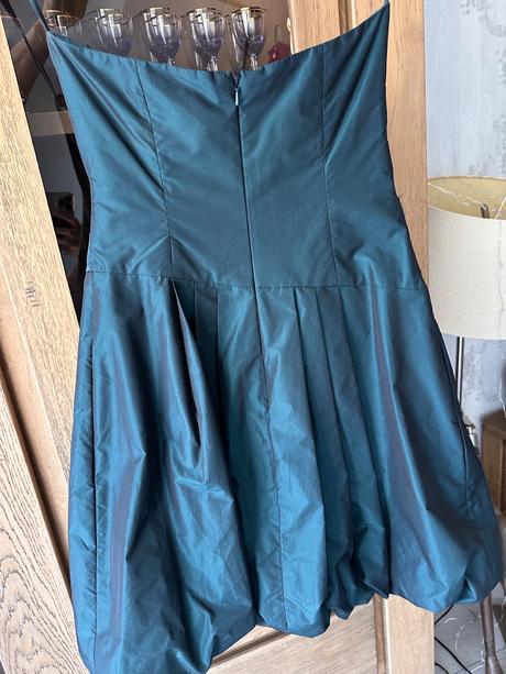 Apolocenske saty s kosticami jakes, 36