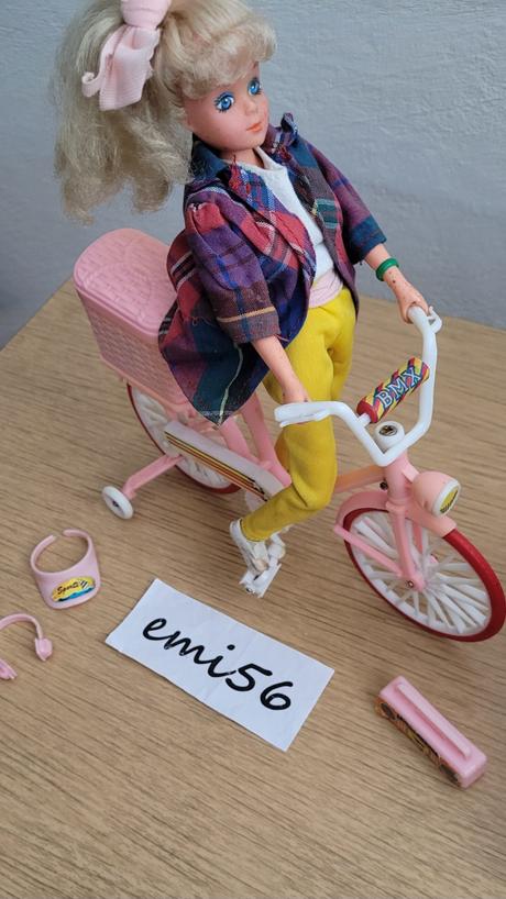 Barbie na bicykli,