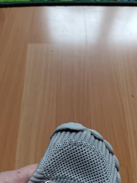 Platené tenisky, 27