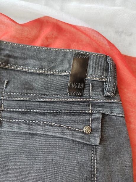 Čierne džínsy, m