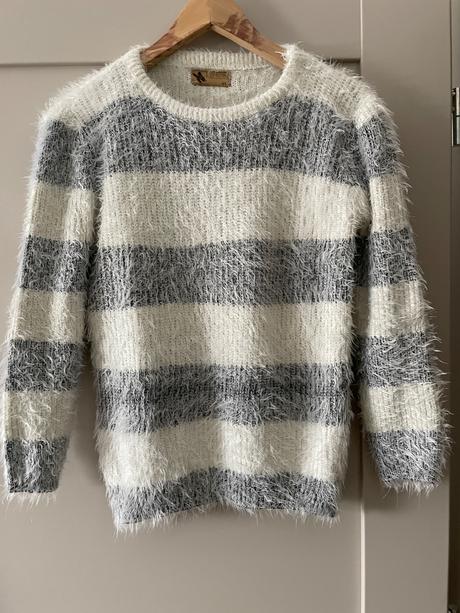 Huňatý mäkkučký svetrík, s