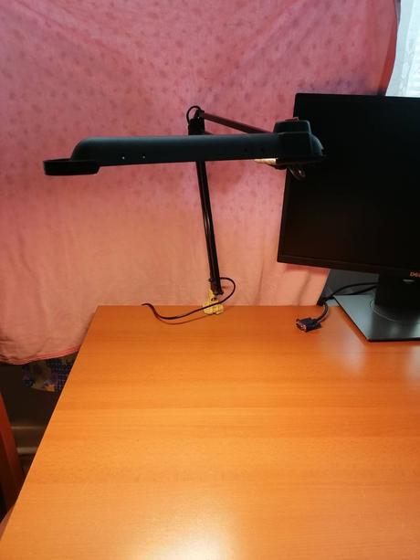 Výškovo nastaviteľná stolová lampa, 