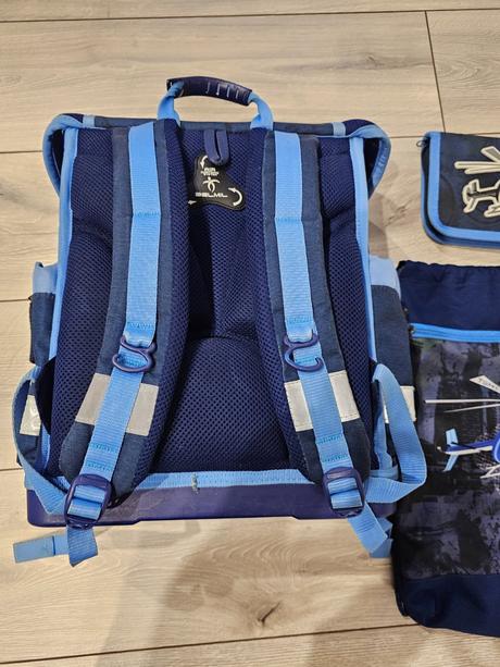 Skolska taska s peracnikom, 