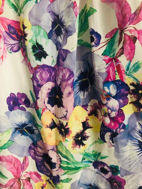 Prekrasne saty motiv kvety fialky vynimocne, h&m,s