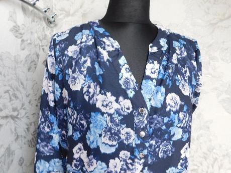 Velmi pekna bluzka, 36