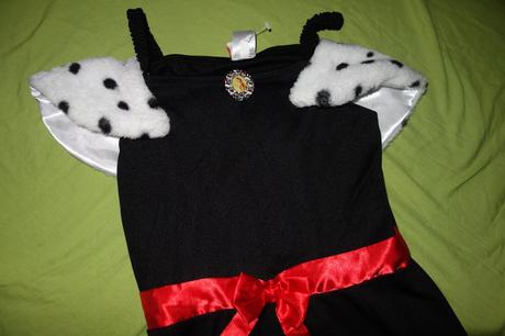 Nove saty carodejnice zo 101 dalmatincov od disney,