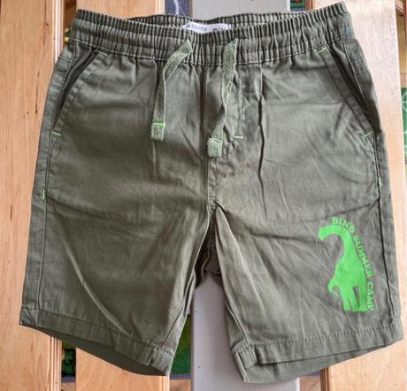 Letný set khaki kraťasy a dinosaurus tričko, sinsay,98