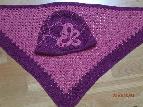 Háčkovaný kompletik jar-jeseň, 104