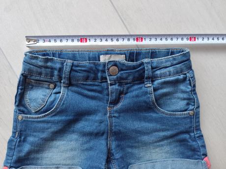 Predám dievčenské riflové kraťasy, 134