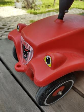 Bobby car s elektrickým kormidlom,