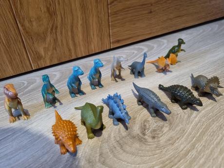 Dinosaury z kinderka,