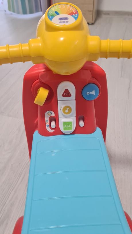 Odrážadlo / motorka fisher price,