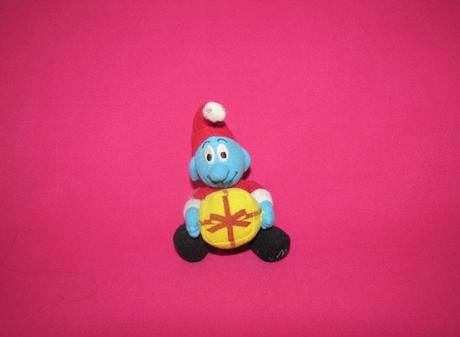 Vianočný šmolko s darčekom, 