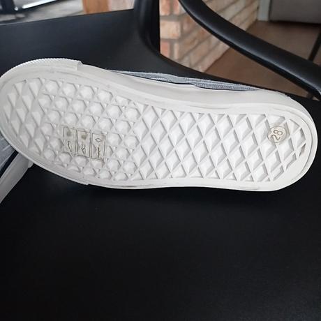 Nenosené tenisky, reserved,28