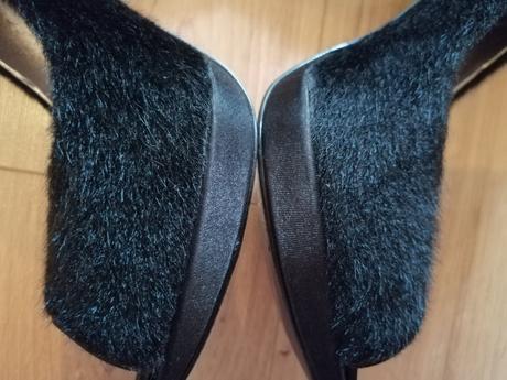 Čierne lodičky, 35