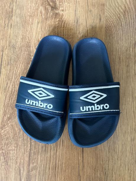 Slapky, umbro,29
