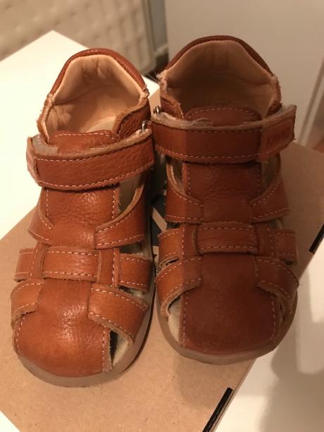 Kožené sandálky kavat, 25