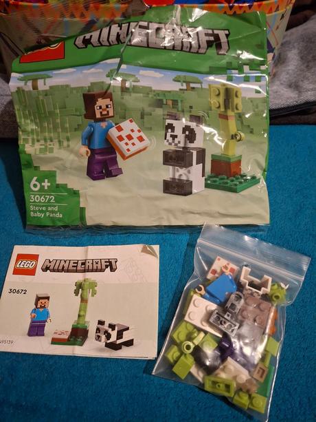 Lego 30672 minecraft steve a mláďa pandy,