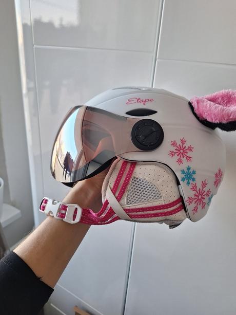 Lyziarska prilba etape, etape,s