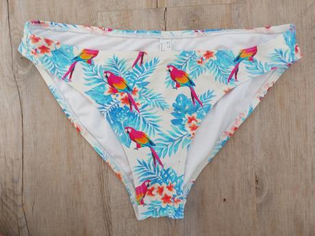 Bikiny s vtáčikmi, 40
