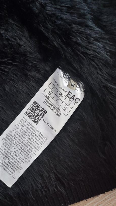 Čierny chlpaty svetrik, guess,152